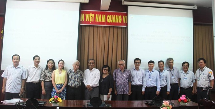 Các đại biểu tham gia buổi làm việc tại Đại học Tiền Giang
