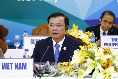 Bộ trưởng Bộ Tài chính Đinh Tiến Dũng, Chủ tịch FMM 2017 chủ trì Họp báo quốc tế về kết quả tiến trình Hội nghị Bộ trưởng Tài chính APEC 2017. Ảnh: An Đăng/TTXVN