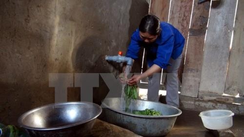 Đảm bảo sử dụng nguồn nước sạch để rửa và nấu thực phẩm. (Ảnh: Thông tấn xã Việt Nam)