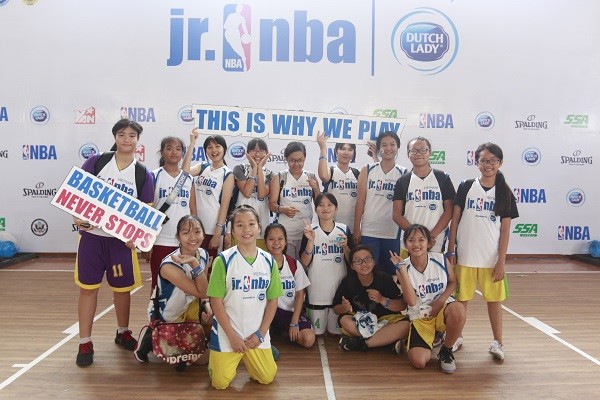 Chương trình Jr. NBA do Dutch Lady (Nhãn hàng của FrieslandCampina Việt Nam) tổ chức nhằm hỗ trợ phát triển bóng rổ nước nhà, khuyến khích vui chơi thể thao ở trẻ