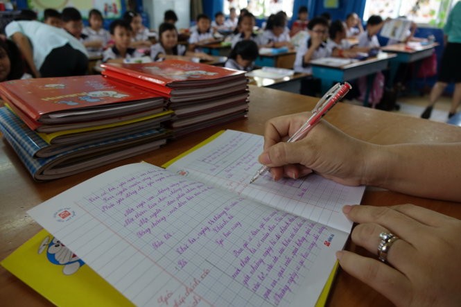 Việc lưu bài kiểm tra của học sinh trong vòng 5 năm gây ra nhiều bất cập. (Ảnh minh hoạ trên Báo Hà Nội Mới)