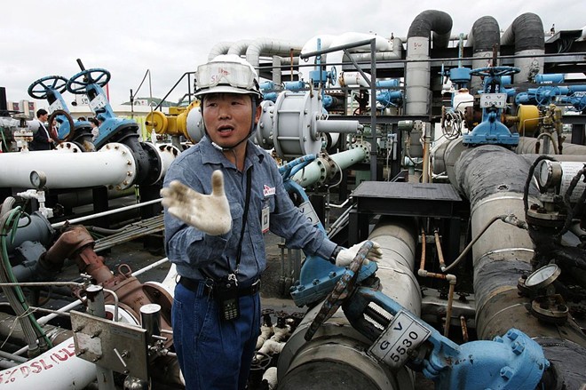 Công nhân dầu khí Triều Tiên đang tiến hành các hoạt động dò tìm và khai thác (Ảnh: Getty)