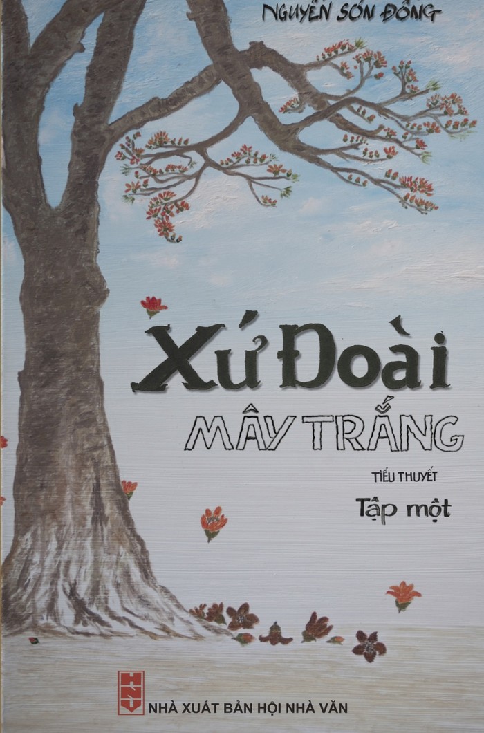 Bìa cuốn sách &quot;Xứ Đoài Mây Trắng&quot; của Nguyễn Sơn Đỗng