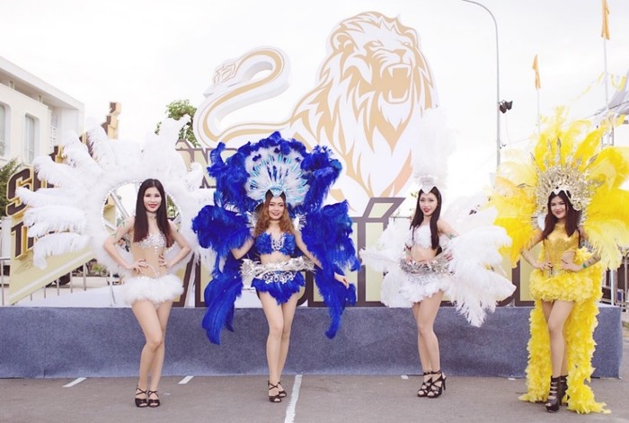 Với phong cách “Carnival” độc đáo.