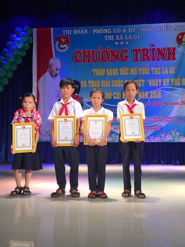 Ngày 13/1, “Chương trình “Thắp sáng ước mơ tuổi trẻ La Gi” đã được tổ chức tại nhà văn hóa thiếu nhi thị xã La Gi, tỉnh Bình Thuận. (Ảnh do tác giả cung cấp)