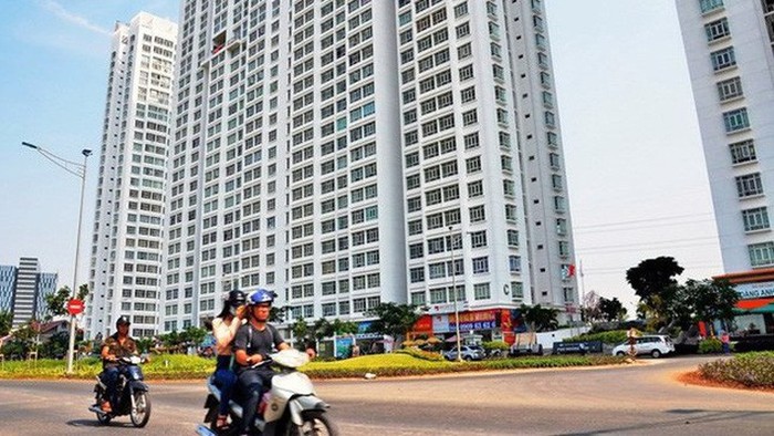 Bộ Tài chính nghiêng về phương án đánh thuế 0,4% với nhà có giá trị từ 700 triệu đồng trở lên. Ảnh: VnEconomy