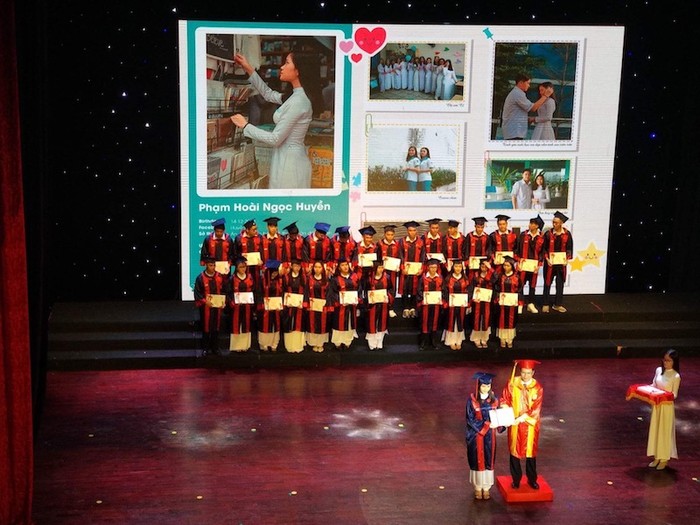 Lễ trưởng thành và tri ân của học sinh Trường Trung học cơ sở - Trung học phổ thông Tân Phú (Thành phố Hồ Chí Minh)