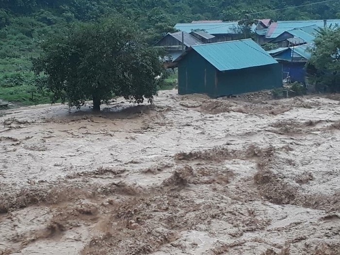 Mưa lũ làm ngập nhiều nhà dân ở bản Nậm Ô, xã Nậm Ban, huyện Nậm Nhùn, tỉnh Lai Châu. (Ảnh: Trần Tuấn/ Báo Nhân Dân)