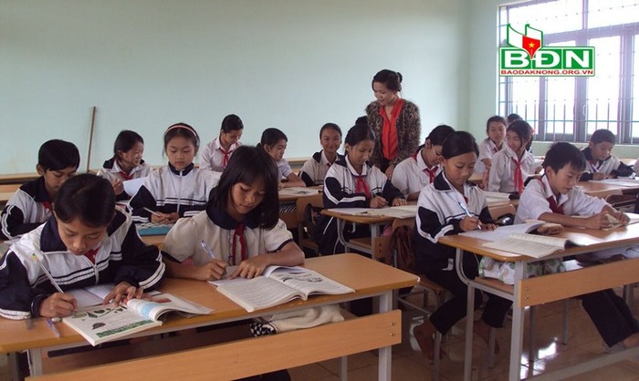 Nếu giáo viên cùng đồng tình cho học sinh quyền lưu ban thì liệu có học sinh ngồi nhầm lớp. Ảnh: http://baodaknong.org.vn