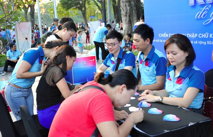 Thu thập 30.000 chữ ký, lời nhắn yêu thương, VietinBank sẽ đóng góp 1,5 tỷ đồng Quỹ Khuyến tài &quot;Sống cho tương lai&quot;