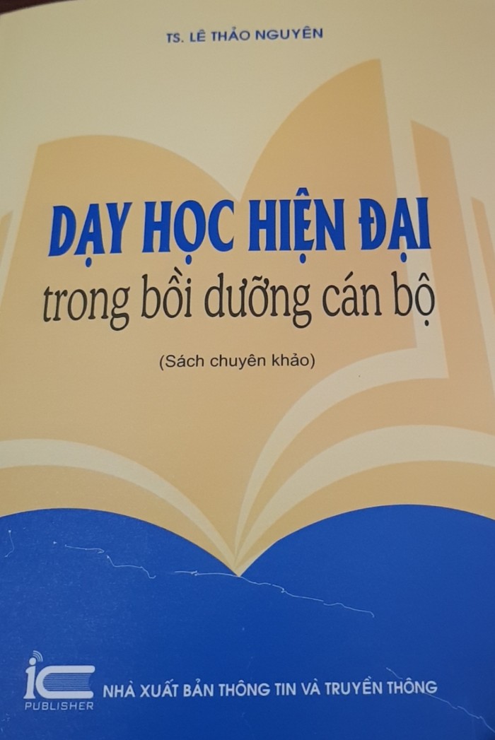 Cuốn sách “Dạy học hiện đại -Trong bồi dưỡng cán bộ” của Tiến sỹ Lê Thảo Nguyên. Ảnh do tác giả cung cấp