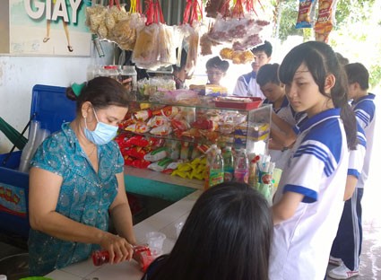 Việc mở căng tin trong trường học vẫn còn nhiều ý kiến trái chiều. Ảnh minh hoạ: Baobariavungtau.com.vn