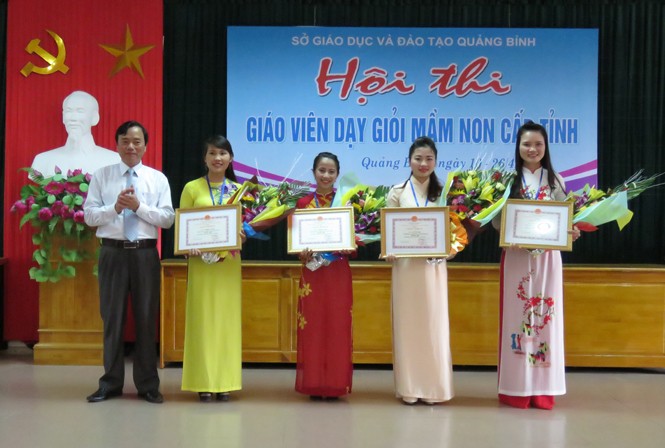 Để giáo viên tích cực tham gia Hội thi giáo viên giỏi, cần phải thay đổi cách tổ chức hiện nay. Ảnh: Baoquangbinh.vn