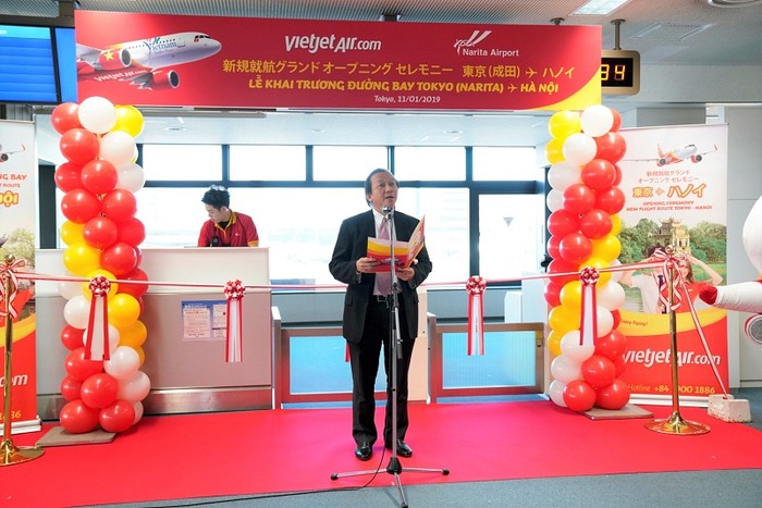 Ông Đỗ Xuân Quang, Phó tổng Giám đốc Vietjet phát biểu khai trương đường bay Tokyo-Hà Nội tại Sân bay Quốc tế Narita