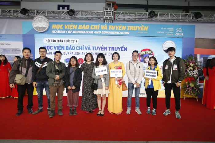 Giảng viên, sinh viên Viện Báo chí tham gia Hội báo toàn quốc 2019