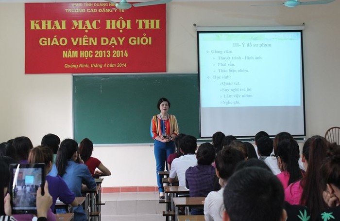 Nếu chuyển sang xét giáo viên giỏi, thầy cô sẽ gặp thêm nhiều áp lực thành tích? Ảnh: Báo Quảng Ninh