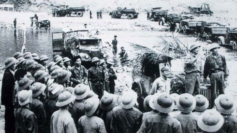 Bộ đội dừng chân trên một đoạn đường Trường Sơn - Hồ Chí Minh ở Quảng Bình (Ảnh tư liệu)