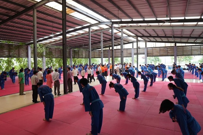 Các đại biểu cũng đã tham quan và dự giờ một giờ học Vovinam của sinh viên Trường Đại học FPT.