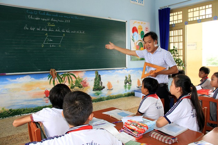 Bỏ biên chế suốt đời, giáo viên làm gì để không bị đào thải? (Ảnh minh họa: Baodongnai.com.vn)