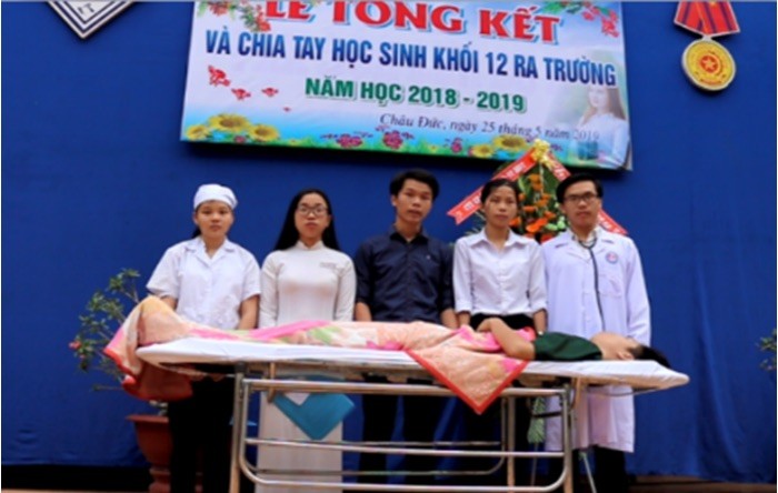 Hình ảnh vở kịch &quot;Nghĩa cử cao đẹp của thiếu tá Lê Hải Ninh và gia đình&quot;