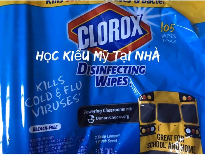 Giấy ướt khử trùng (disinfecting wipes) để lau bàn sau khi ăn xong hay lau chùi nếu bị bẩn đột xuất.