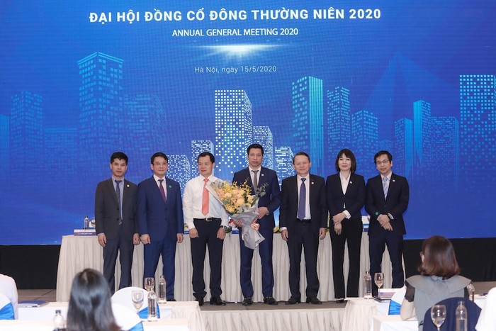 Hình ảnh các thành viên Hội đồng quản trị VPI nhiệm kỳ 2015-2020 và Tổng Giám đốc Đoàn Châu Phong (thứ 3 từ phải sang)