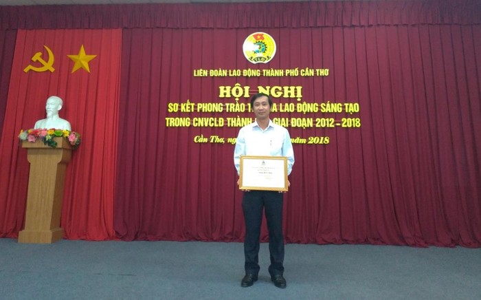 Thầy giáo đưa công nghệ thông tin đến với học trò ảnh 1