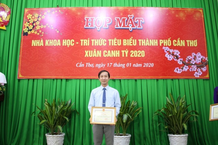 Thầy giáo đưa công nghệ thông tin đến với học trò ảnh 4