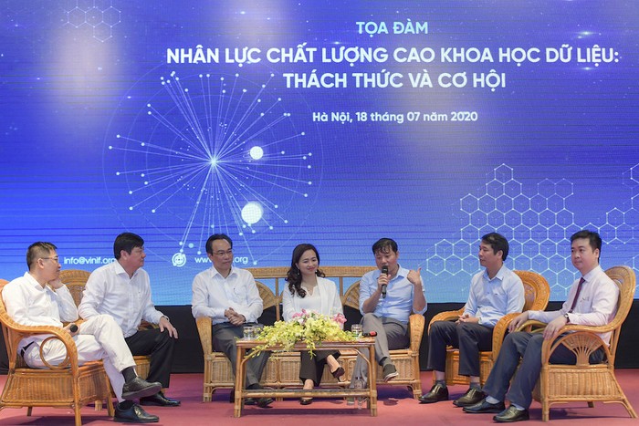 Khách mời tham dự Tọa đàm &quot;Nhân lực chất lượng cao Khoa học dữ liệu: Thách thức và Cơ hội&quot;.