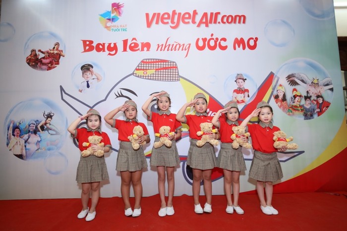 Vietjet đóng góp tích cực cho quỹ học bổng Vừ A Dính ảnh 3