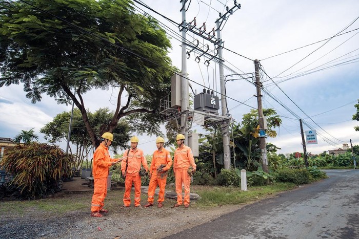 Các đơn vị trong toàn Tổng công ty Điện lực miền Bắc triển khai lập và thực hiện kế hoạch, đảm bảo điện cho sản xuất và tiêu dùng.