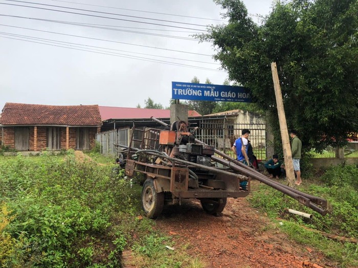 Trường mẫu giáo Hoa Thiên Lý nằm trong địa bàn dân cư hết sức khó khăn. Nhiều hộ không có đất sản xuất; mà nếu có, đất cũng không thể đem lại hoa màu do cằn cỗi, bạc màu.