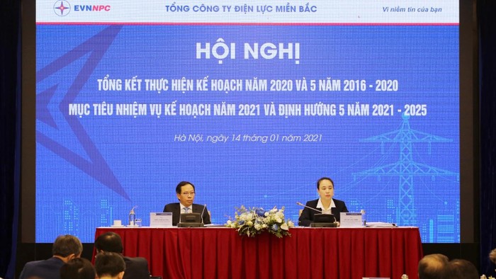 Ông Thiều Kim Quỳnh - Chủ tịch Hội đồng thành viên và bà Đỗ Nguyệt Ánh - thành viên Hội đồng Thành viên, Tổng Giám đốc EVNNPC đồng chủ trì Hội nghị tổng kết thực hiện kế hoạch năm 2020 và 05 năm 2016-2020; Mục tiêu nhiệm vụ năm 2021 và định hướng kế hoạch 5 năm 2021-2025 vừa diễn ra sáng ngày 14/1/2021 tại Hà Nội