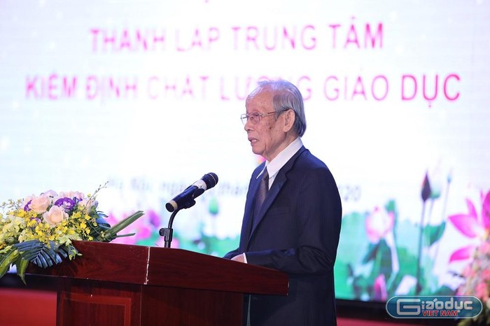 Giáo sư Trần Hồng Quân