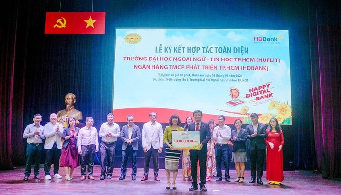 HDBank thực hiện phỏng vấn hàng trăm các em sinh viên Huflit là ứng viên cho các cơ hội viêc làm và cơ hội thực tập sinh tại HDBank