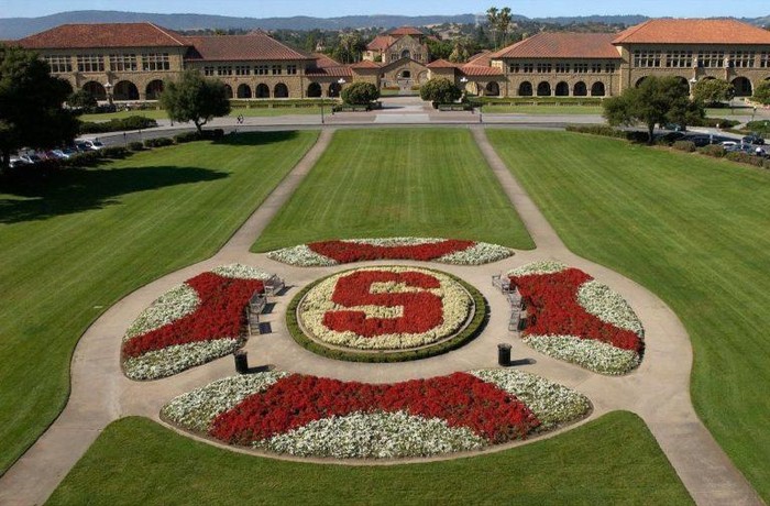 Tâm lý học là một trong những khoa đầu tiên được thành lập tại Đại học Stanford.