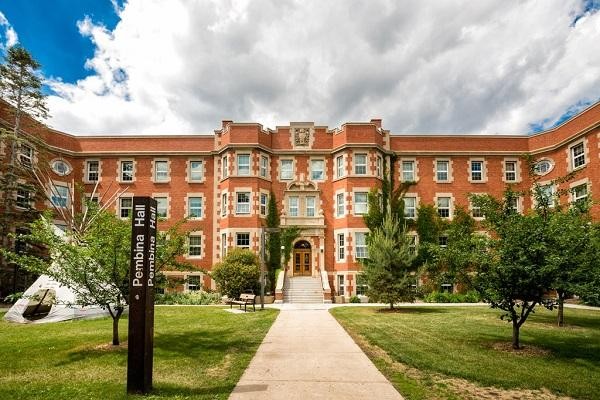 Khoa Điều dưỡng của đại học Alberta cung cấp đầy đủ các chương trình đại học và sau đại học.