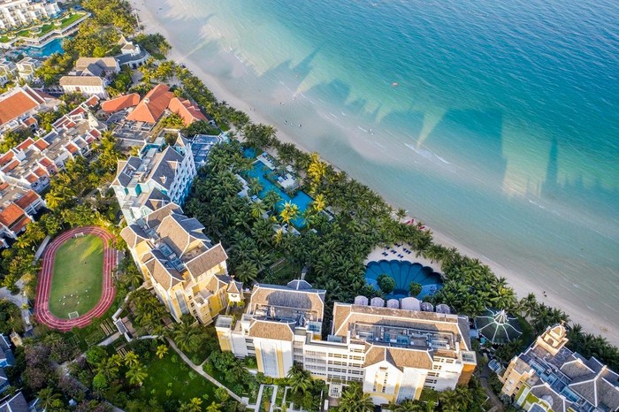 Nam Phú Quốc hiện quy tụ hàng loạt khu nghỉ dưỡng, công viên giải trí, hệ thống cáp treo vượt biển đẳng cấp.