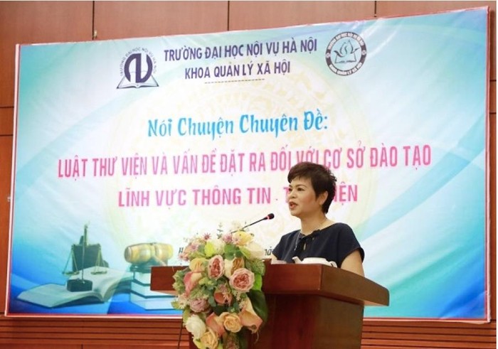 Tiến sĩ Lê Thanh Huyền, Phó Hiệu trưởng Nhà trường phát biểu khai mạc chương trình