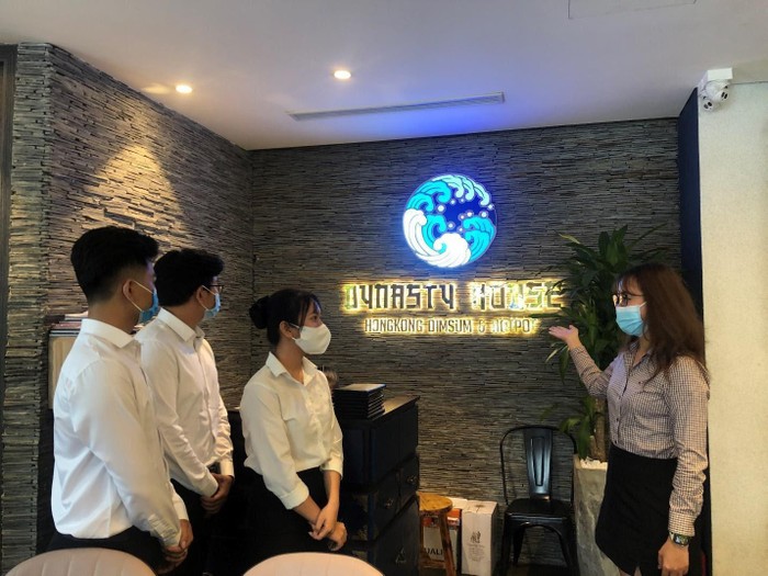 Thực tập sinh tìm hiểu về Dynasty House – nhà hàng lẩu và dimsum theo phong cách Hong Kong, thuộc hệ thống Nova FnB.