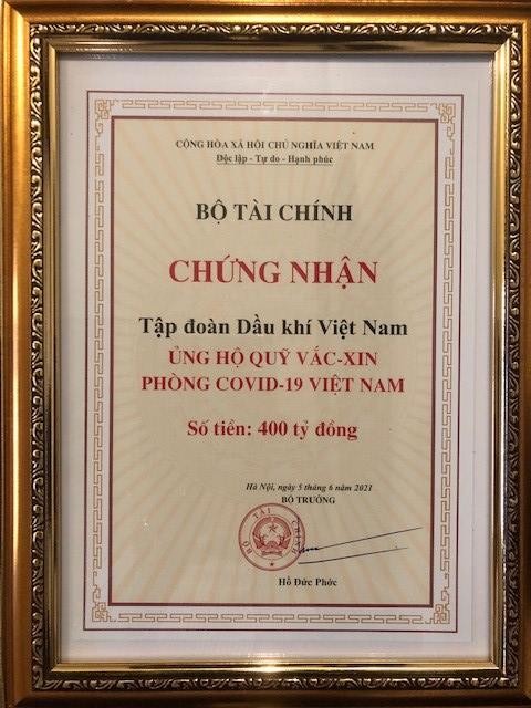 Chứng nhận Petrovietnam ủng hộ Quỹ Vắc-xin phòng Covid-19 Việt Nam