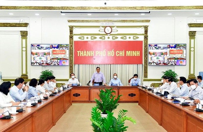 Chiều 26/6, tại Thành phố Hồ Chí Minh, Thủ tướng Phạm Minh Chính đã chủ trì cuộc họp trực tuyến với Thành phố Hồ Chí Minh và các địa phương lân cận thuộc vùng kinh tế trọng điểm phía Nam. Ảnh: VGP/Nhật Bắc