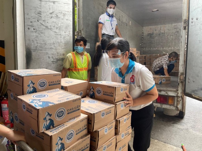 Những chuyến hàng đầy ắp yêu thương chuyển về Mặt trận Tổ quốc Việt Nam Thành phố Hồ Chí Minh để chăm sóc dinh dưỡng cho tuyến đầu chống dịch