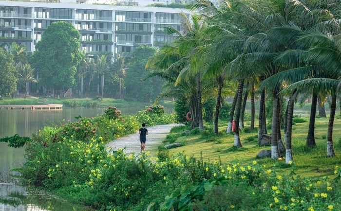 Từ ngày về Ecopark, Mây không còn ngủ nướng, thích chạy ven hồ mỗi sáng