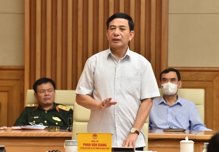 Bộ trưởng Bộ Quốc phòng Phan Văn Giang phát biểu tại cuộc họp - Ảnh: VGP/Nhật Bắc