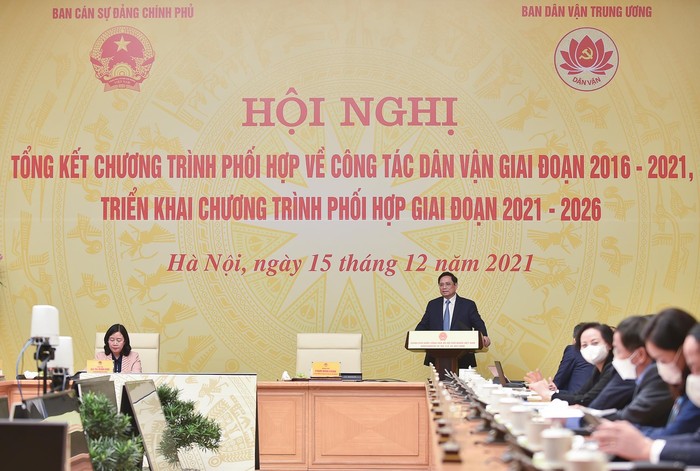 Thời gian tới, Thủ tướng đề nghị hai bên cần tập trung thực hiện tốt Quyết định số 23-QĐ/TW ngày 30/7/2021 của Bộ Chính trị về việc ban hành Quy chế công tác dân vận của hệ thống chính trị; phương châm “Dân biết, dân bàn, dân làm, dân kiểm tra, dân giám sát, dân thụ hưởng”. Ảnh: VGP/Nhật Bắc