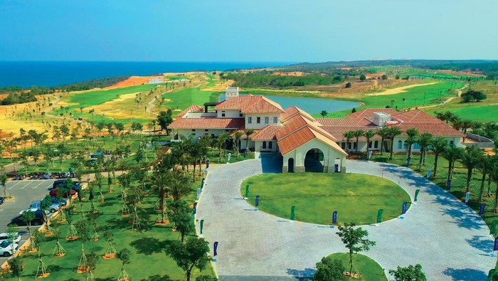 Được thiết kế bởi huyền thoại Greg Norman, cụm sân golf PGA NovaWorld Phan Thiet gồm 2 sân PGA Ocean và PGA Garden, dần trở thành điểm hẹn yêu thích của cộng đồng golfer. Trong đó, sân PGA Ocean đã khai trương từ tháng 4/2021 và sân PGA Garden sẽ vận hành trong quý I/2022.