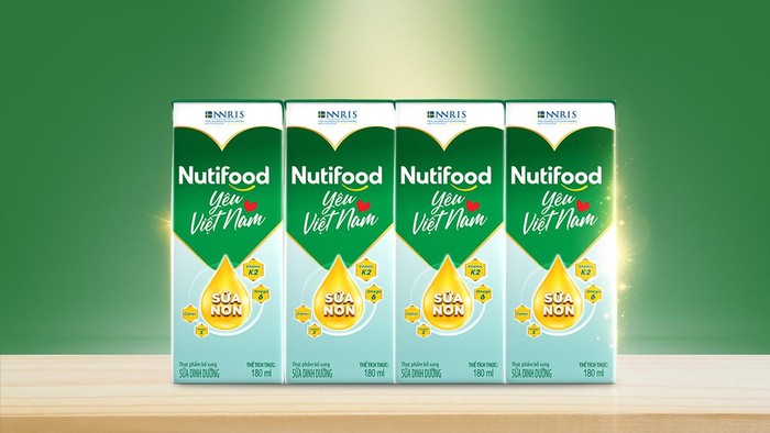 Công ty Nutifood triển khai chương trình “Chung sức cùng mẹ - Đủ sữa cho con” với sản phẩm sữa non công thức Nutifood Yêu Việt Nam.