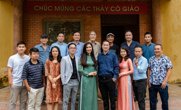 Thạc sĩ Đậu Nhật Minh - Phó trưởng khoa Truyền hình, Trường Đại học Sân khấu - Điện ảnh Hà Nội (thứ tư từ trái qua). (Ảnh: skda.edu.vn)