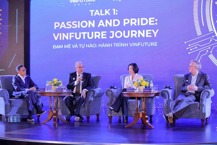 Các nhà khoa học là thành viên của Hội đồng Sơ khảo và Hội đồng Giải thưởng VinFuture tham gia sự kiện giao lưu thuộc Tuần lễ Khoa học – Công nghệ VinFuture 2021